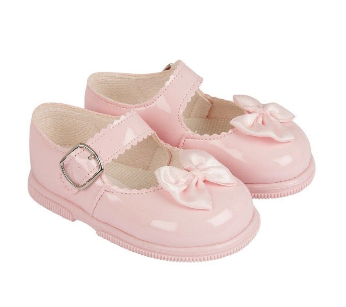 baypod girls pink hardsole shoes with bow